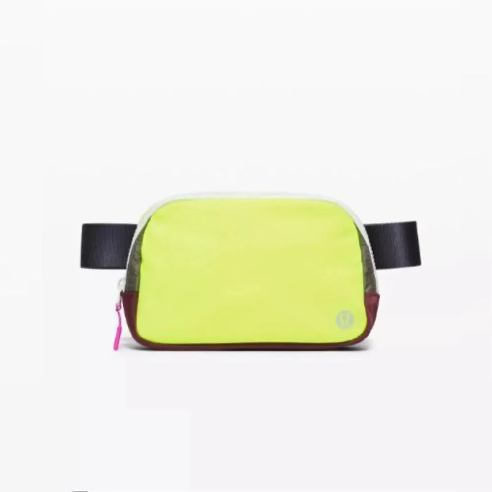 Lululemon Everywhere Belt Bag 1L Colorblock Highlight Yellow Savannah Green